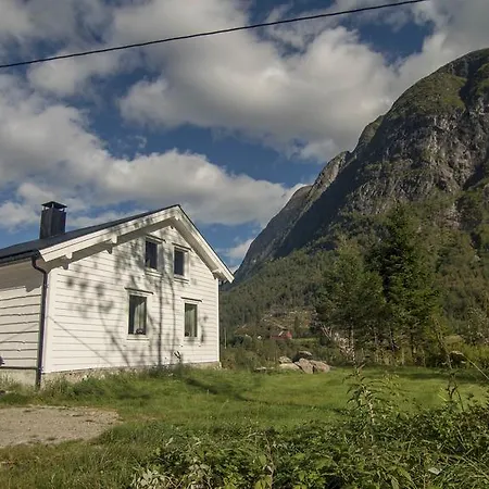 Hansali Holiday Home Fjaerland Exterior photo